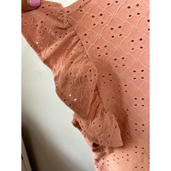 Lauren Conrad Flutter Sleeve Eyelet Top M - Picture 3 of 4